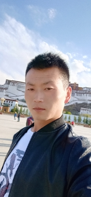 阳光下的小草的第二张照片--阜阳相亲服务中心