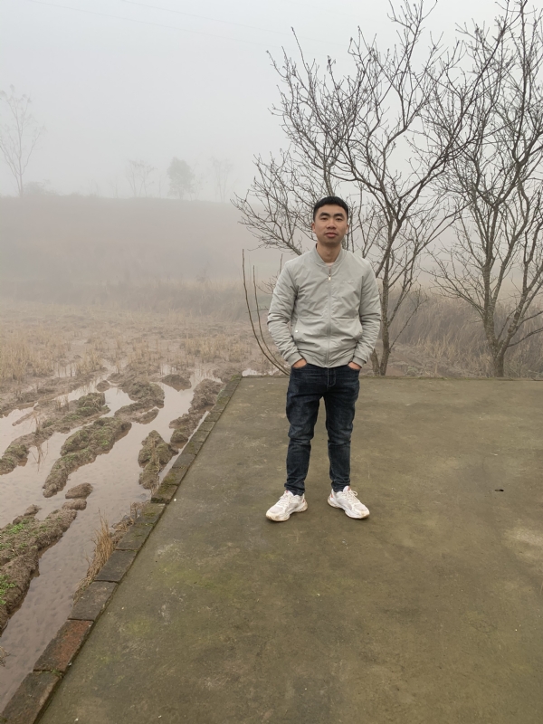 迷路的小猪的第一张照片--阜阳相亲服务中心