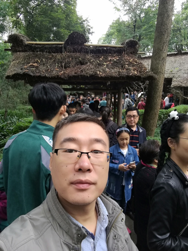 撑起一片天的第一张照片--阜阳相亲服务中心